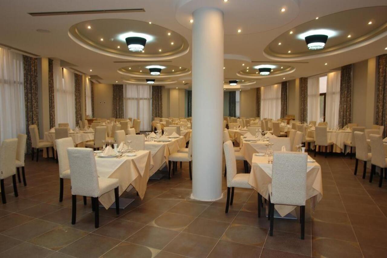 Hotel Airport Tirana Rinas Restoran gambar